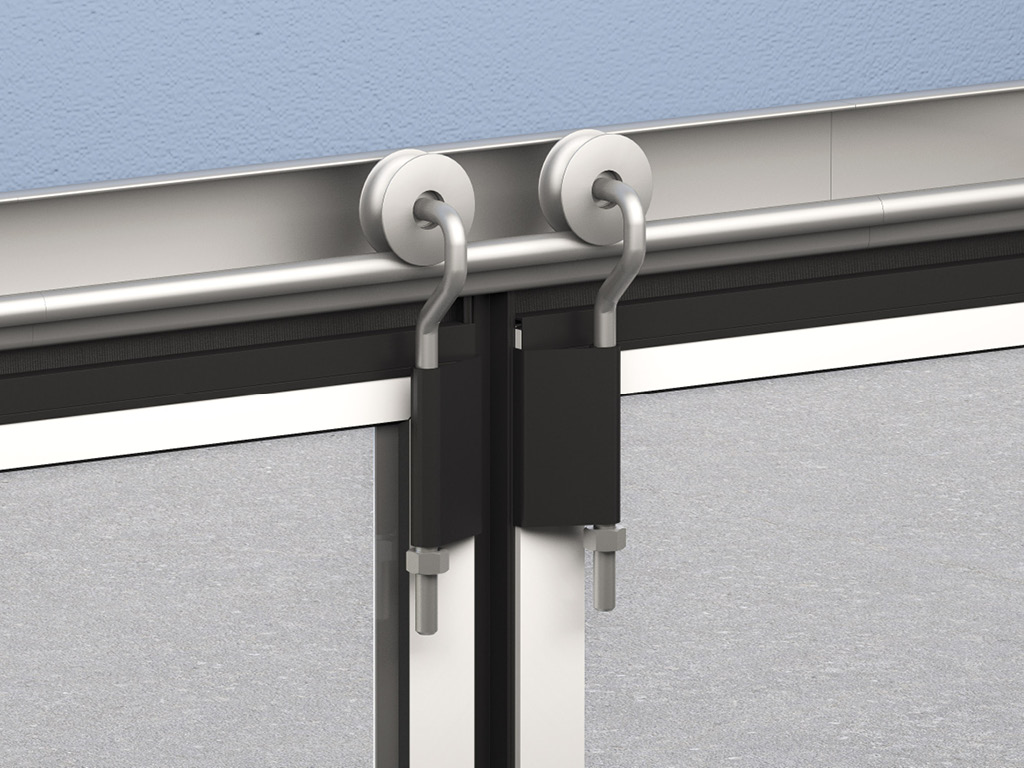 Rulonli tayanch to‘qima panelining holatini sozlash imkoniyatiga ega.